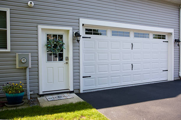 24/7 Emergency Garage Door Panel Replacement experts in South Windham, CT